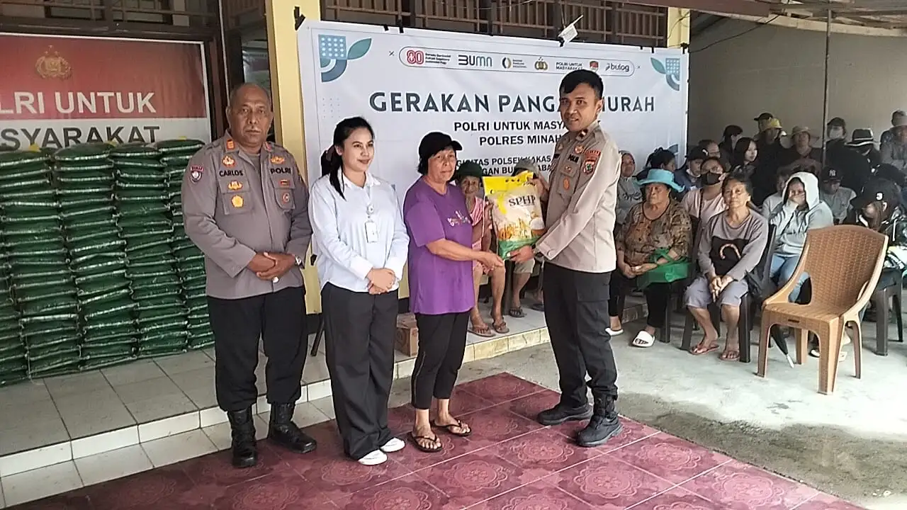Polsek Kakas Salurkan 2 Ton Beras Lewat Gerakan Pangan Murah Polri